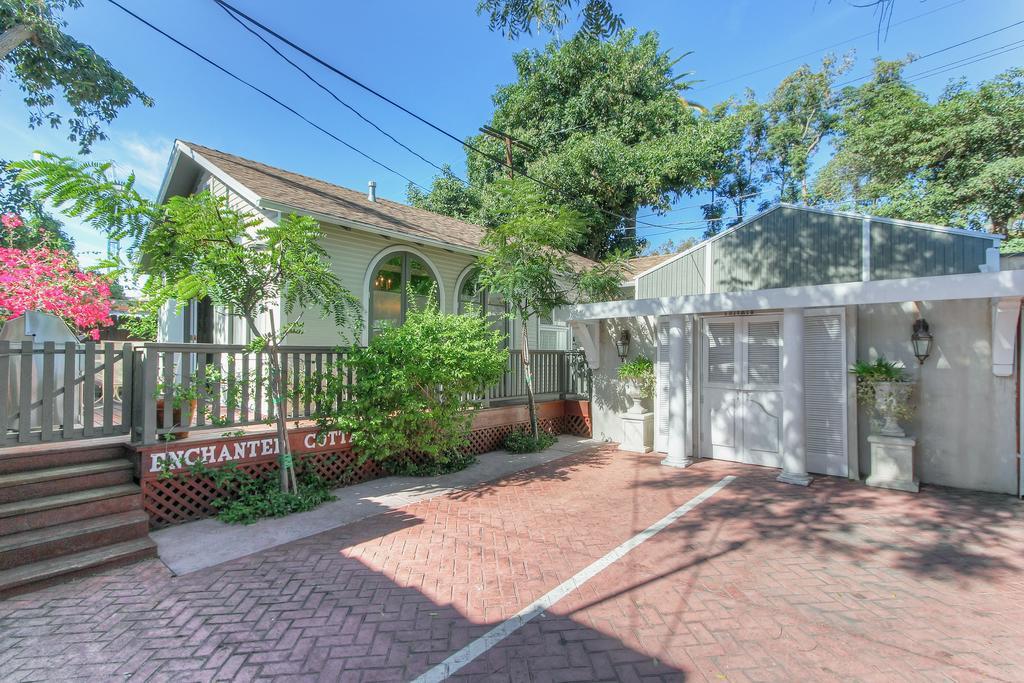 Hollywood Cottages - Los Angeles — Photos 1